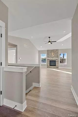 10442 PINE VALLEY Drive, Grand Blanc, MI 48439