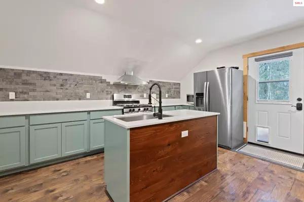 15128 Eastshore Rd, Coolin, ID 83821-6007