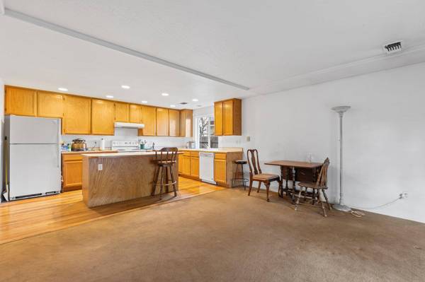 2247 Martin DR, Medford, OR 97501