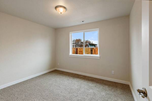 2563 Howard AVE, Medford, OR 97501