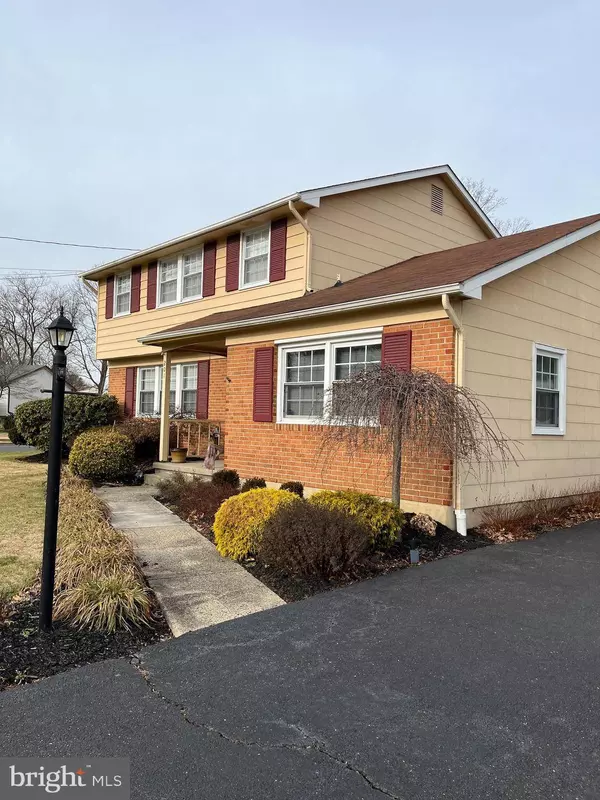 201 LAMP POST LN, Cherry Hill, NJ 08003