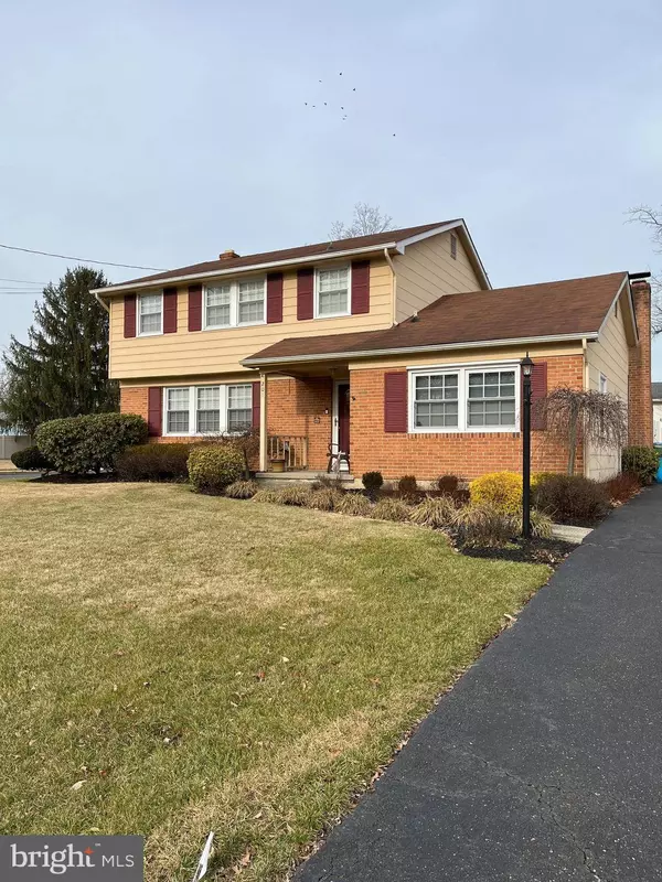 201 LAMP POST LN, Cherry Hill, NJ 08003