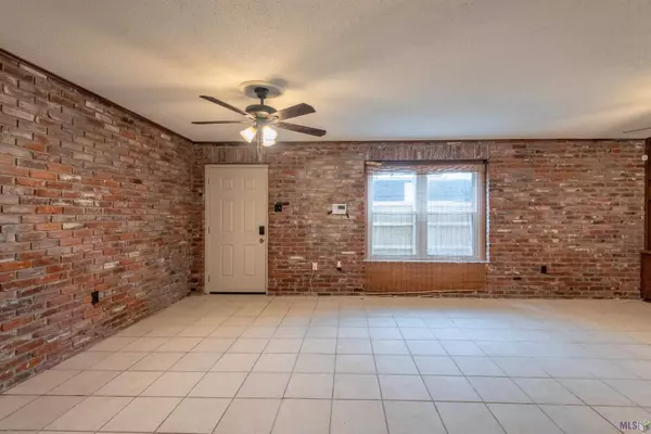 5538 RIVERSTONE DR, Baton Rouge, LA 70820