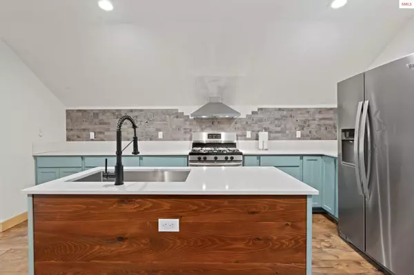 15128 Eastshore Rd, Coolin, ID 83821-6007