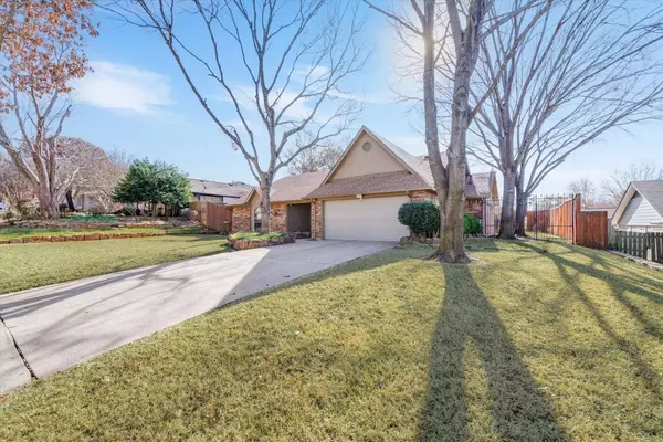 2935 Cresthaven Drive, Grapevine, TX 76051