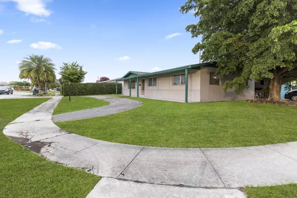 2232 Bimini DR, West Palm Beach, FL 33406