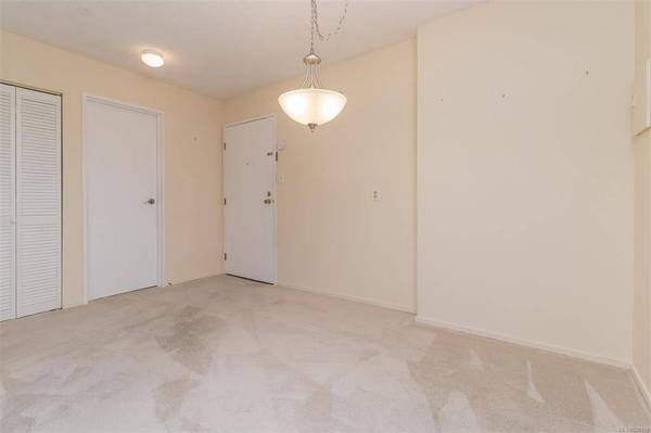 1433 Faircliff Lane #420, Victoria, BC V8S 3J6