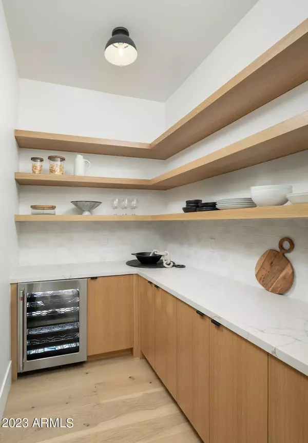 5151 E EARLL Drive, Phoenix, AZ 85018