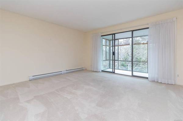 1433 Faircliff Lane #420, Victoria, BC V8S 3J6