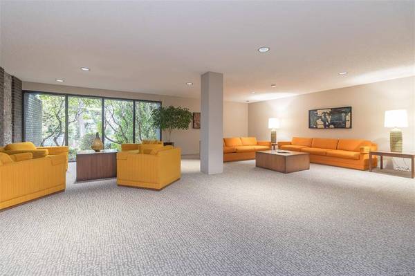 1433 Faircliff Lane #420, Victoria, BC V8S 3J6