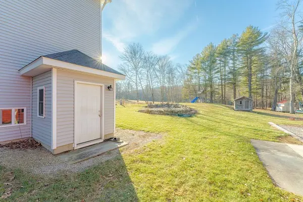 32 Filo Rd, Dudley, MA 01571