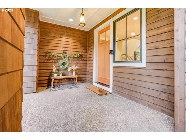 4694 UPPER DR, Lake Oswego, OR 97035