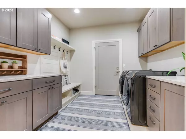 4694 UPPER DR, Lake Oswego, OR 97035