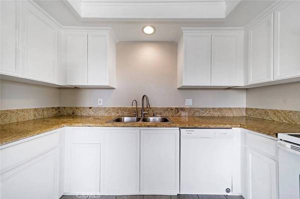 1518 Border AVE #H, Corona, CA 92882