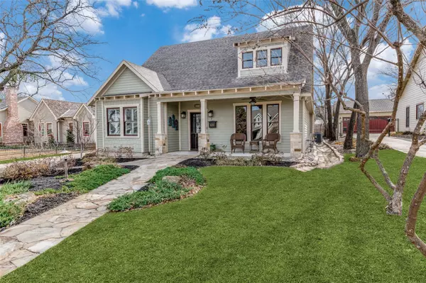 418 E Texas Street, Grapevine, TX 76051