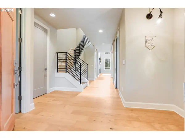 4694 UPPER DR, Lake Oswego, OR 97035