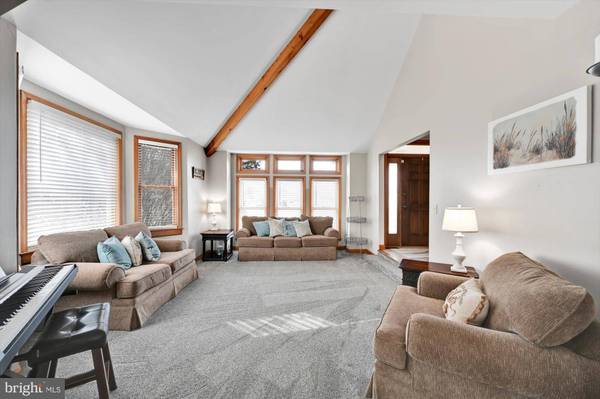 7 CEDAR CT E, Carlisle, PA 17015