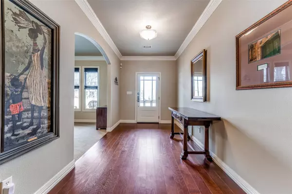 418 E Texas Street, Grapevine, TX 76051