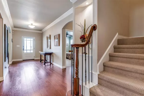 418 E Texas Street, Grapevine, TX 76051