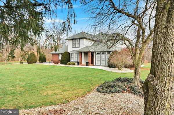 7 CEDAR CT E, Carlisle, PA 17015