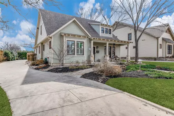 418 E Texas Street, Grapevine, TX 76051