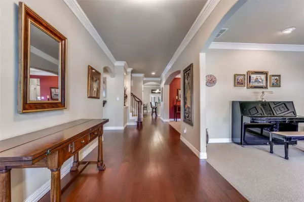 418 E Texas Street, Grapevine, TX 76051