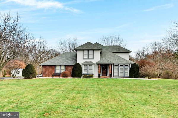 7 CEDAR CT E, Carlisle, PA 17015