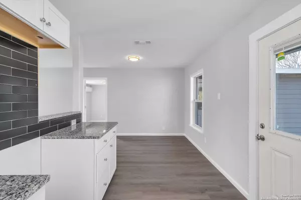 1967 RAYBURN DR, San Antonio, TX 78224-1027