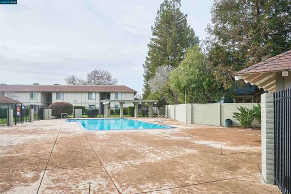 825 Oak Grove Rd 31, Concord, CA 94518