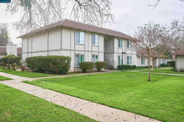 825 Oak Grove Rd 31, Concord, CA 94518