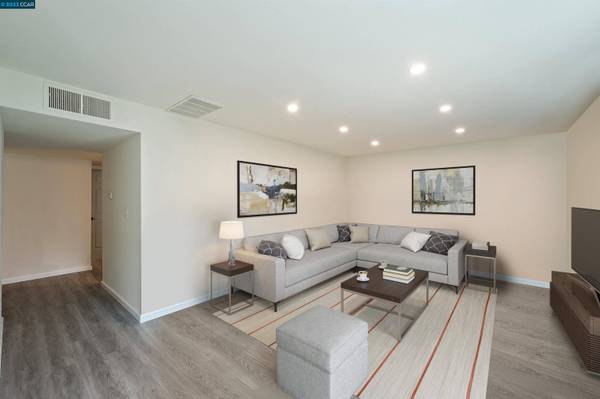 825 Oak Grove Rd 31, Concord, CA 94518