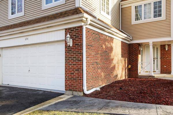 694 Monroe DR #RES, Lindenhurst, IL 60046