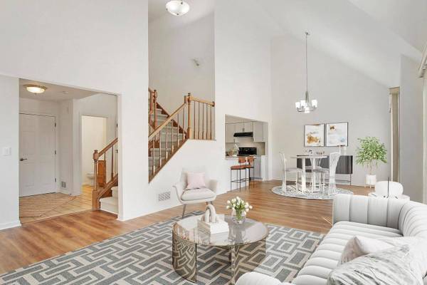 694 Monroe DR #RES, Lindenhurst, IL 60046