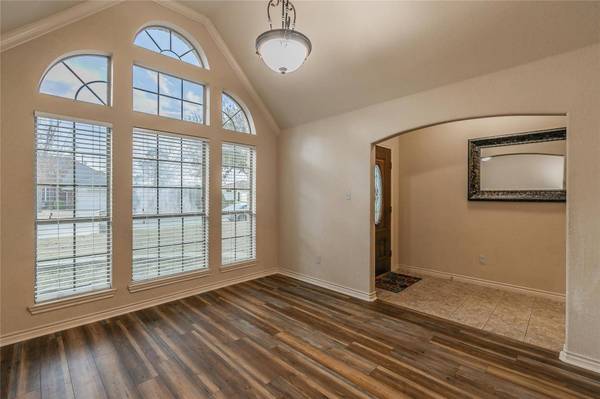 2105 Ridgewood Drive, Bridgeport, TX 76426