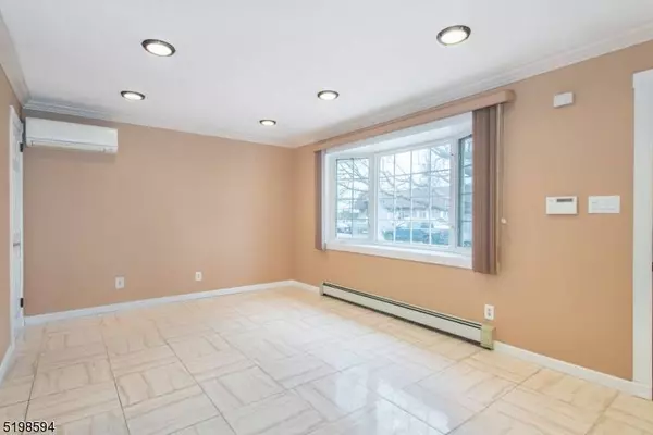 54 Clifton Blvd, Clifton City, NJ 07011