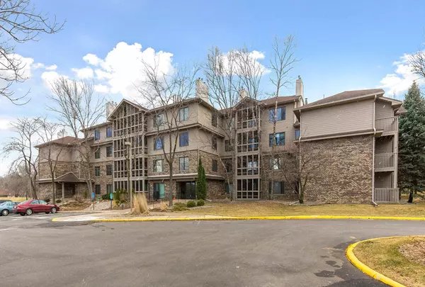 3801 W 98th ST #402, Bloomington, MN 55431