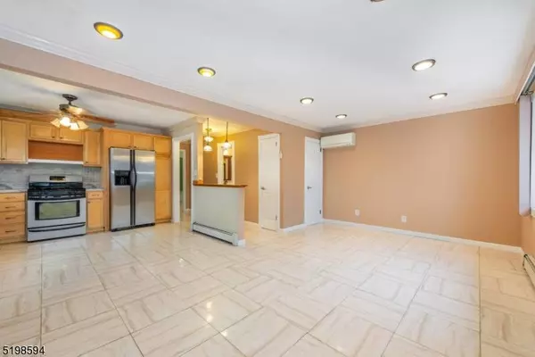 54 Clifton Blvd, Clifton City, NJ 07011