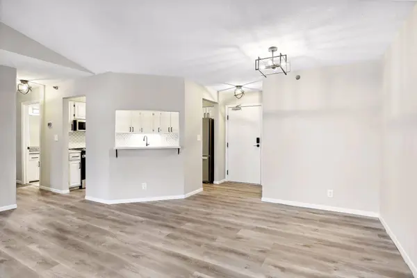 3801 W 98th ST #402, Bloomington, MN 55431