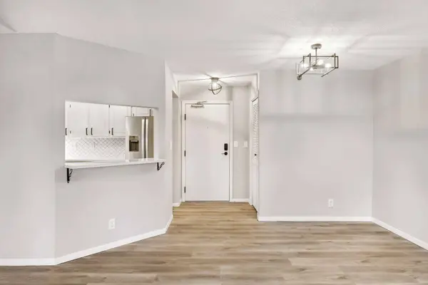 3801 W 98th ST #402, Bloomington, MN 55431