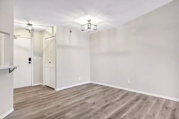 3801 W 98th ST #402, Bloomington, MN 55431