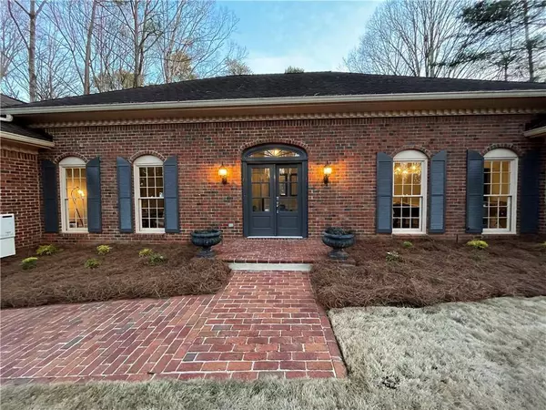 460 Huntcliff GN, Sandy Springs, GA 30350