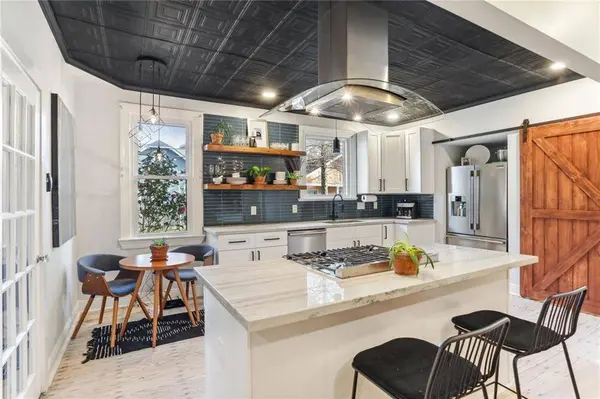 6200 FONTAINEBLEAU DR, New Orleans, LA 70125