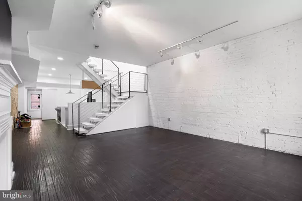 2402 SAINT PAUL ST, Baltimore, MD 21218