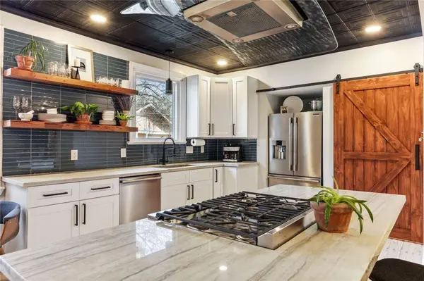 6200 FONTAINEBLEAU DR, New Orleans, LA 70125