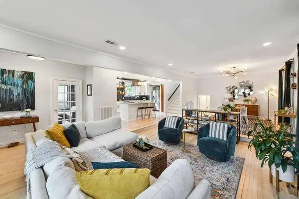 6200 FONTAINEBLEAU DR, New Orleans, LA 70125