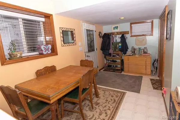 710 HEMINGWAY Road, Lake Orion, MI 48362