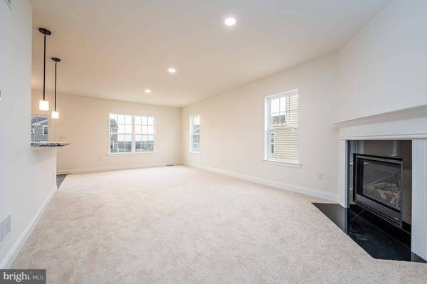 206 HAMPTON CT, Harleysville, PA 19438