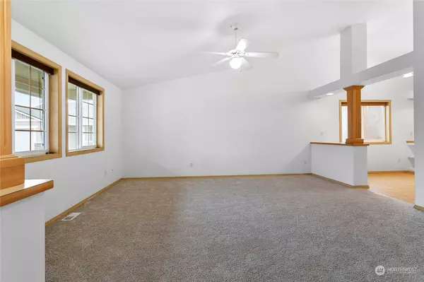 7454 Leeside DR, Blaine, WA 98230