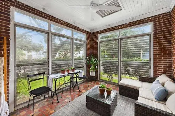 6200 FONTAINEBLEAU DR, New Orleans, LA 70125