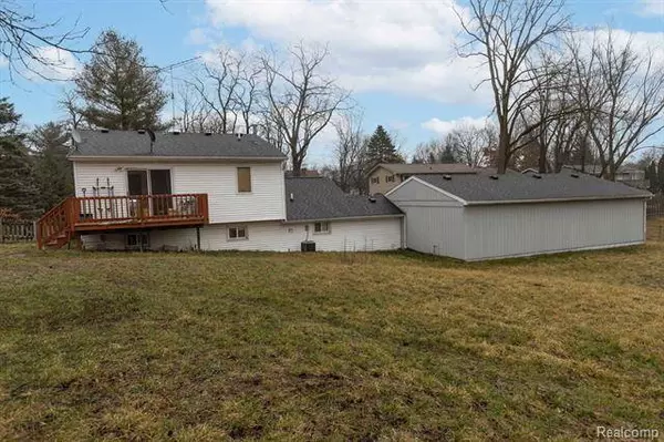 710 HEMINGWAY Road, Lake Orion, MI 48362